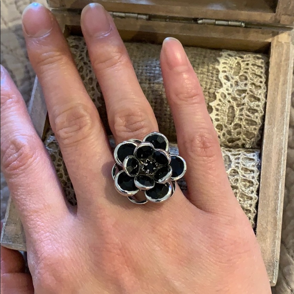 Black flower ring size 5